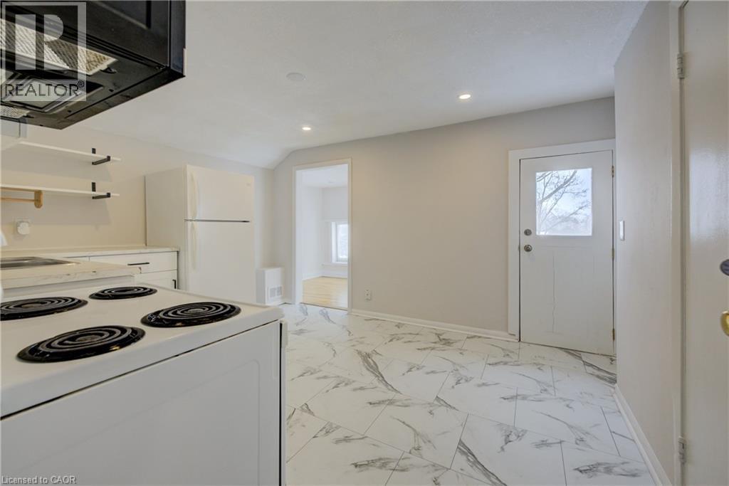 3355 King Street E Property Photo 4