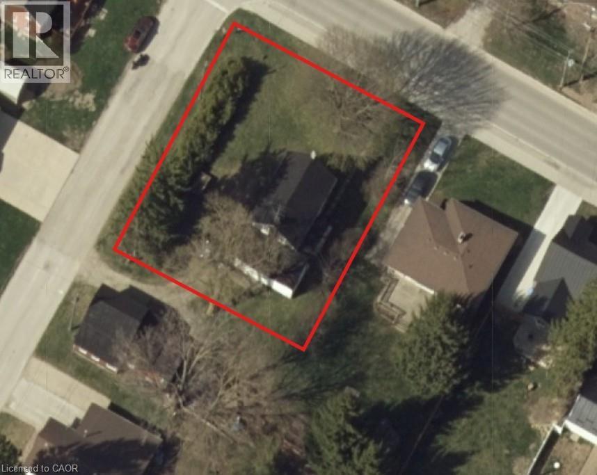 740 Elma Street W Property Photo 1