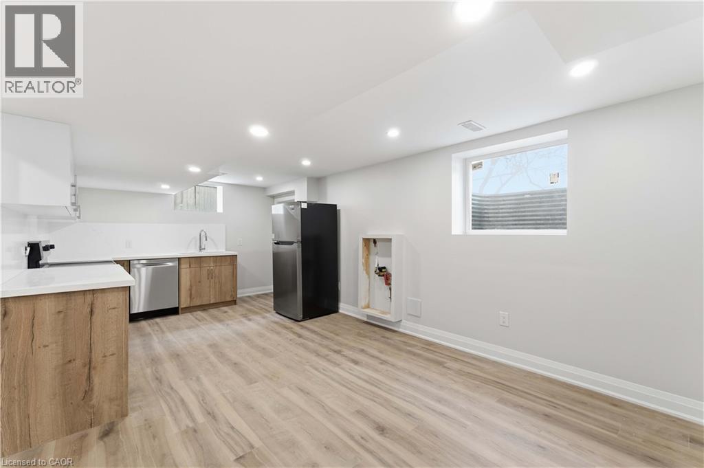 124 Mcelroy Road E Unit# 3 Property Photo 1
