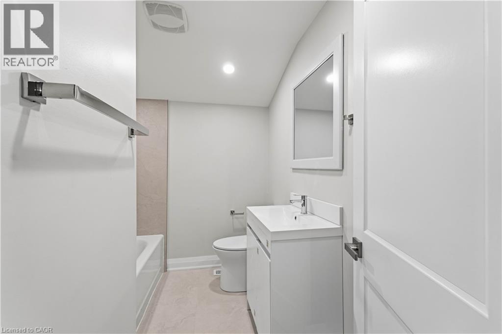124 Mcelroy Road E Unit# 3 Property Photo 13