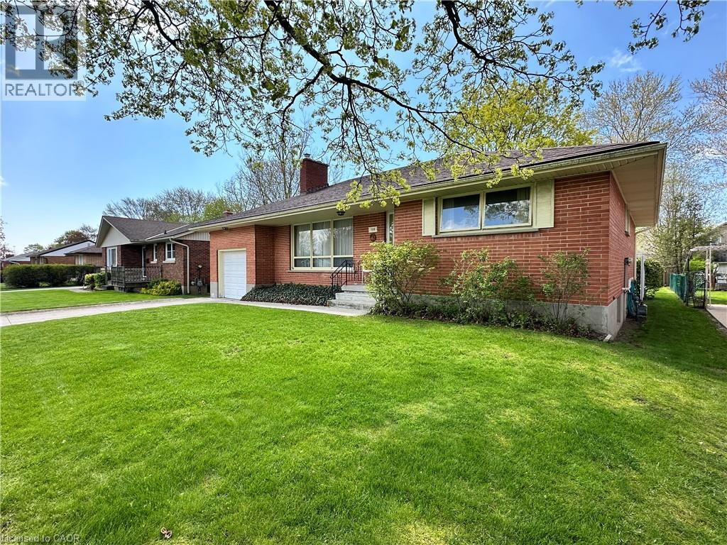 130 Gardiner Avenue E Property Photo 3