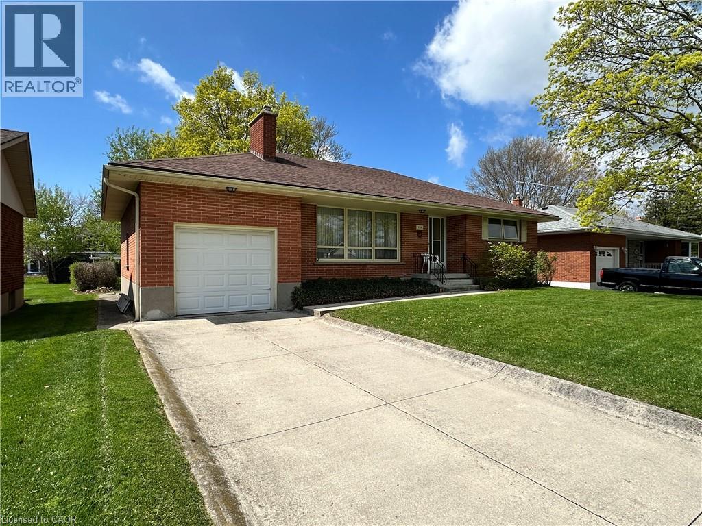 130 Gardiner Avenue E Property Photo 6