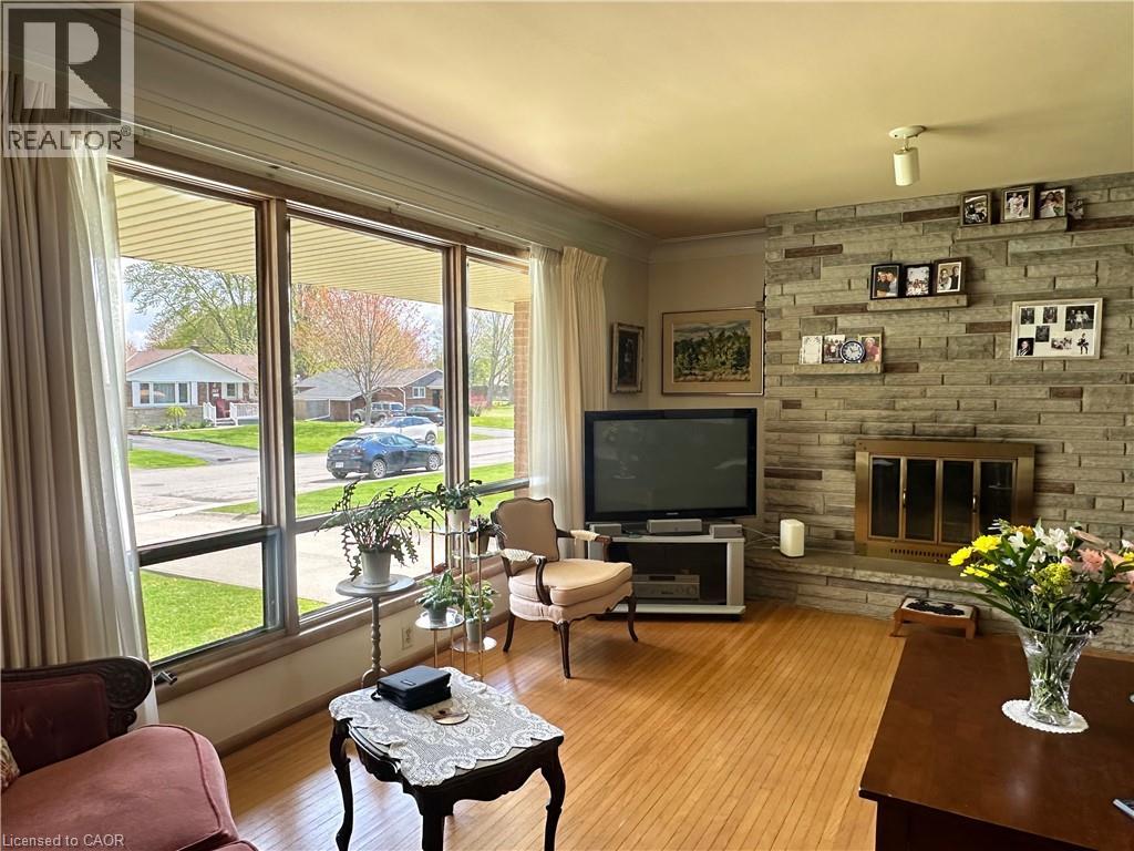 130 Gardiner Avenue E Property Photo 11