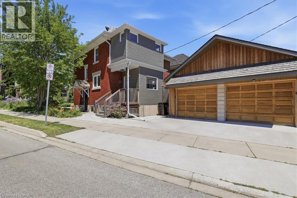 859 Queen's Boulevard Property Photo 3