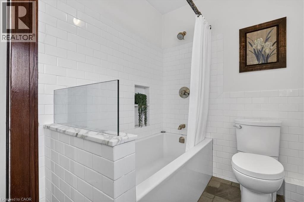 859 Queen's Boulevard Property Photo 13