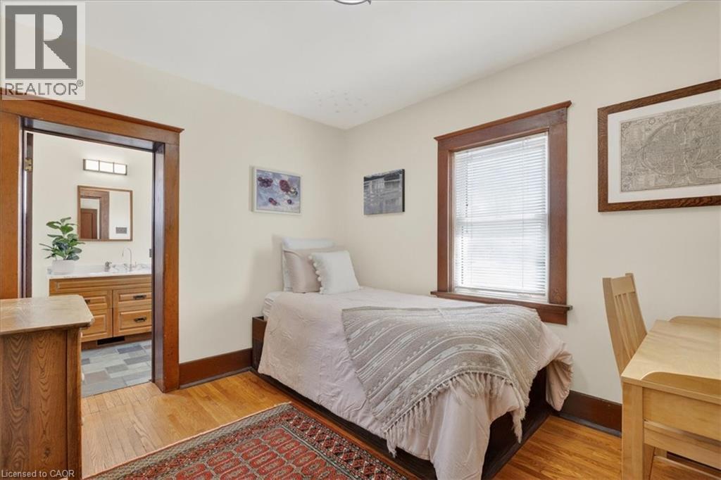 859 Queen's Boulevard Property Photo 15