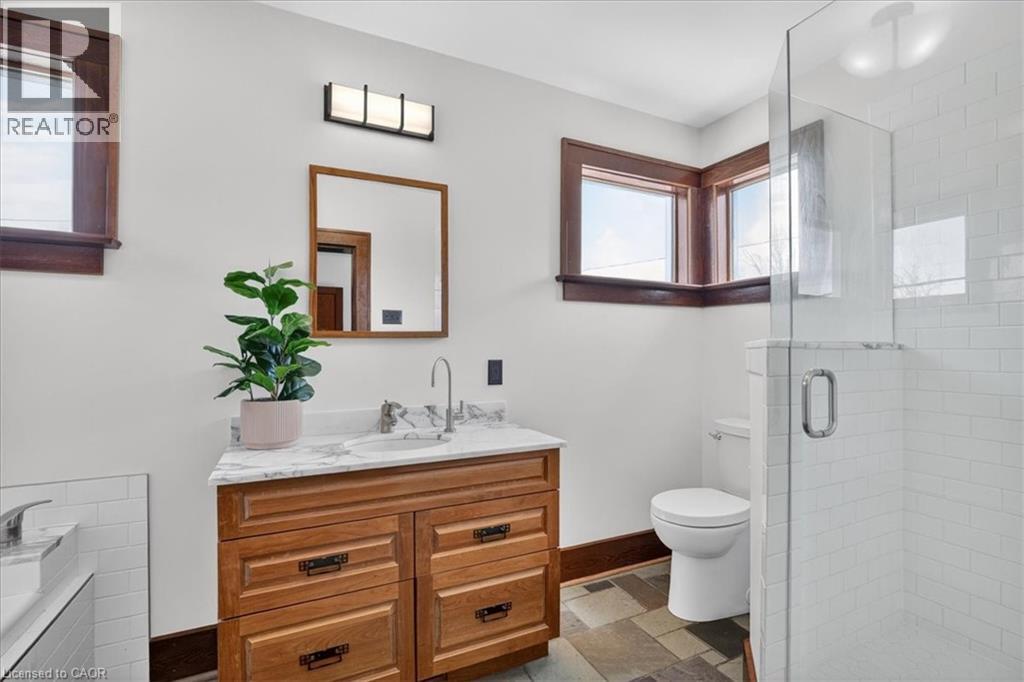 859 Queen's Boulevard Property Photo 17