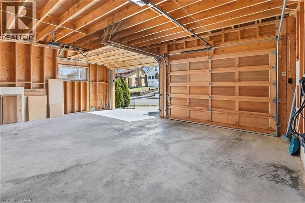 859 Queen's Boulevard Property Photo 25