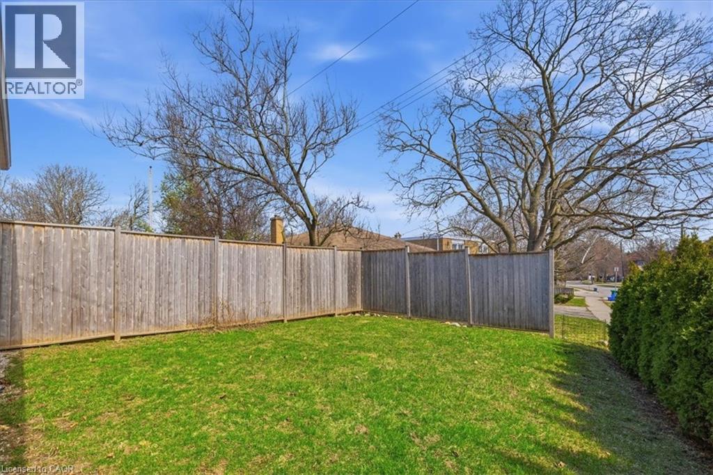 859 Queen's Boulevard Property Photo 27
