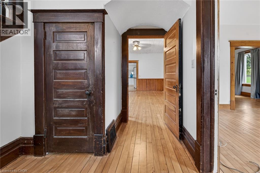 1054 Townline Road E Property Photo 8