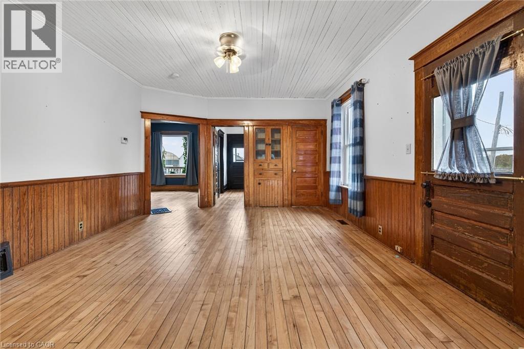 1054 Townline Road E Property Photo 15