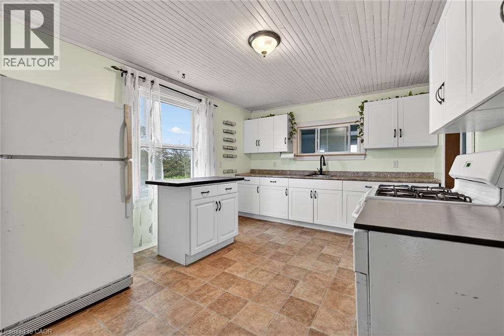 1054 Townline Road E Property Photo 16