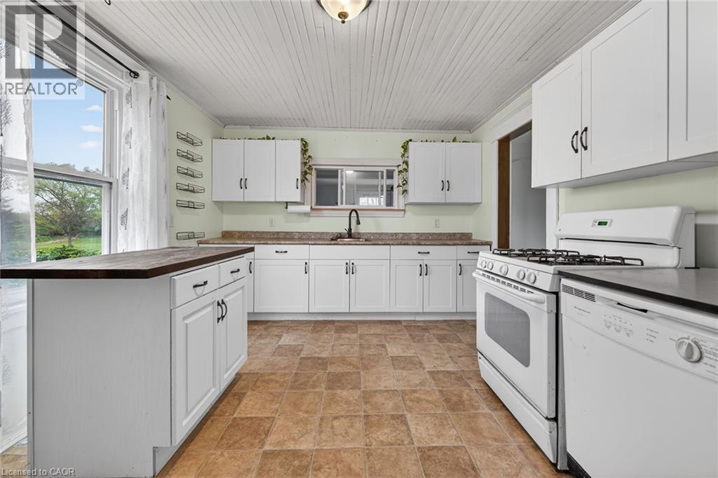 1054 Townline Road E Property Photo 17