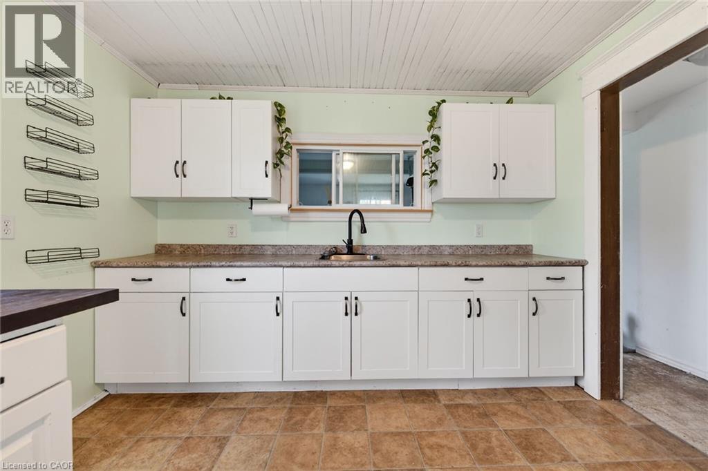 1054 Townline Road E Property Photo 18