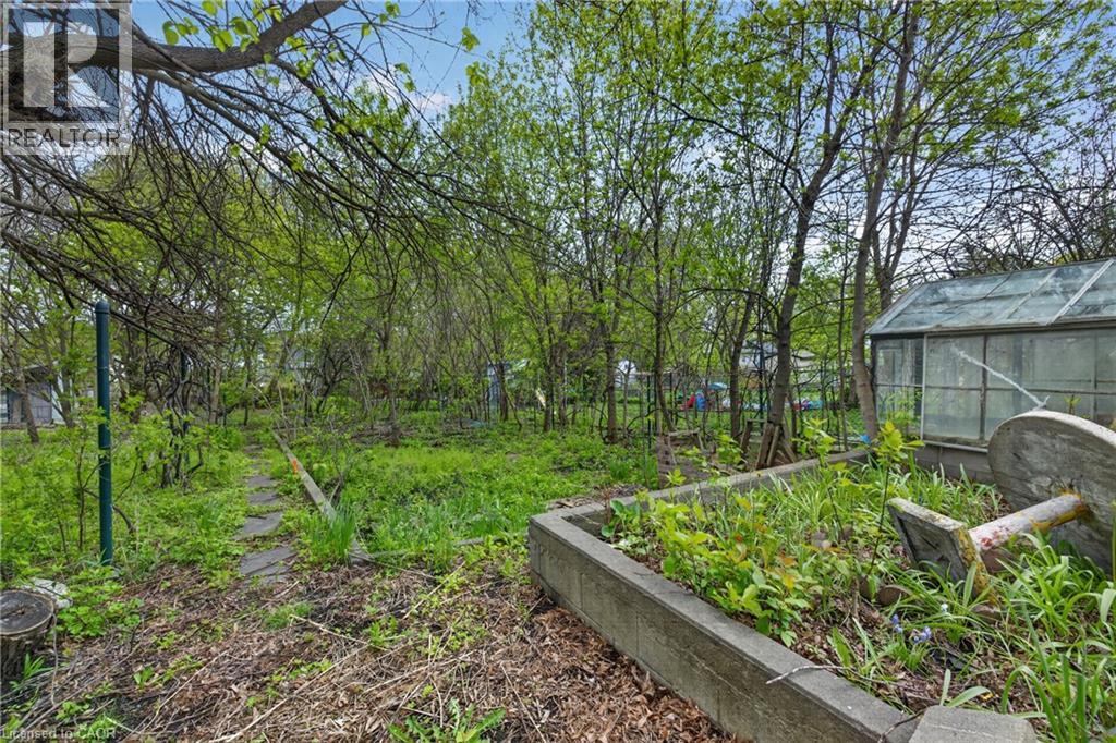 121 Elizabeth Street Property Photo 6