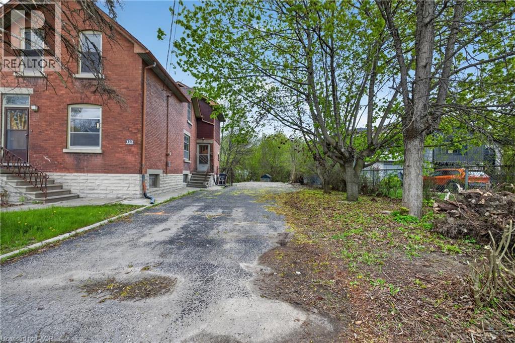 121 Elizabeth Street Property Photo 7
