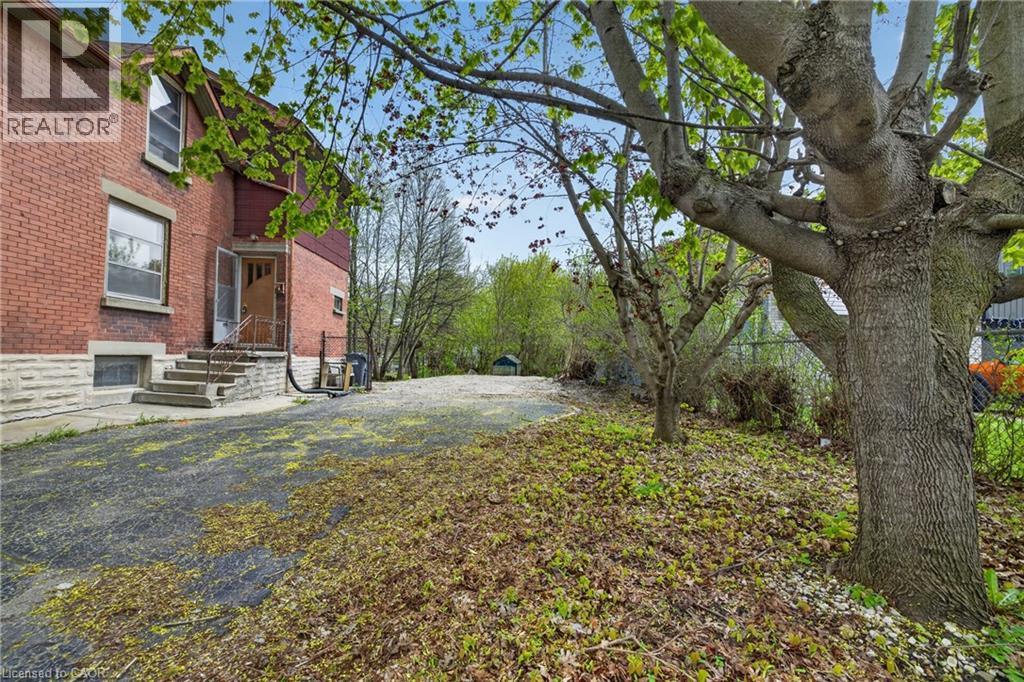 121 Elizabeth Street Property Photo 8