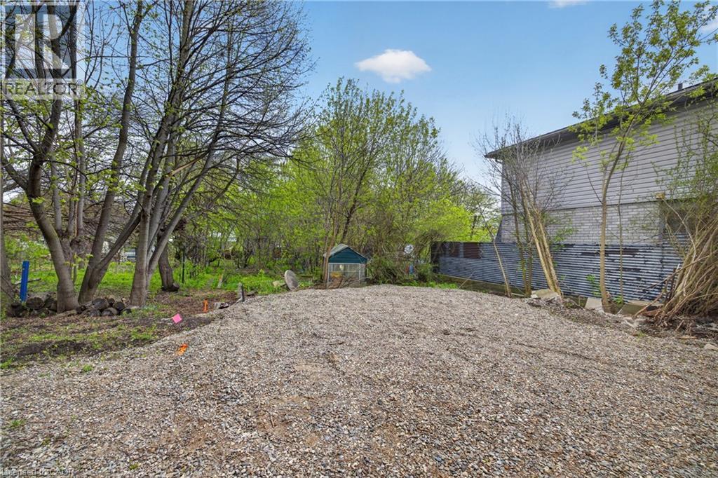 121 Elizabeth Street Property Photo 10