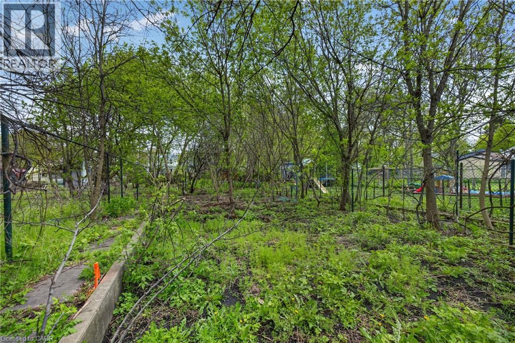 121 Elizabeth Street Property Photo 11