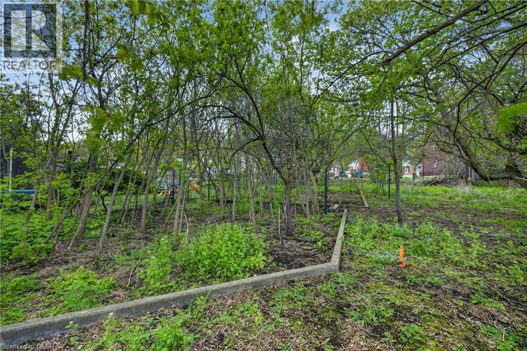 121 Elizabeth Street Property Photo 16