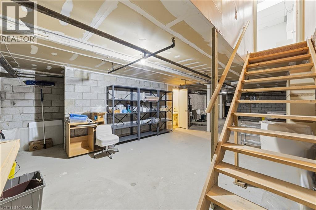 4136 Dundas Street W Property Photo 13