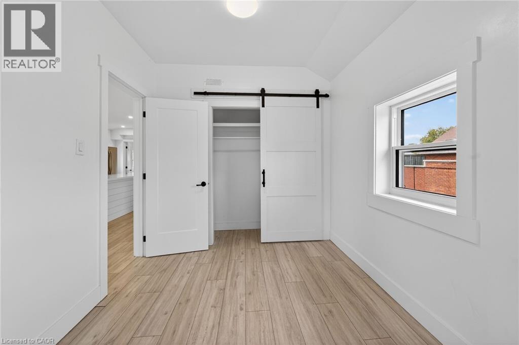 27 Cayuga Street N Property Photo 17