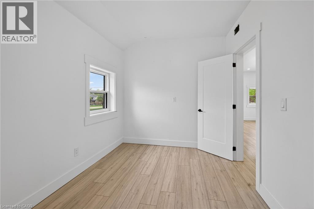27 Cayuga Street N Property Photo 19