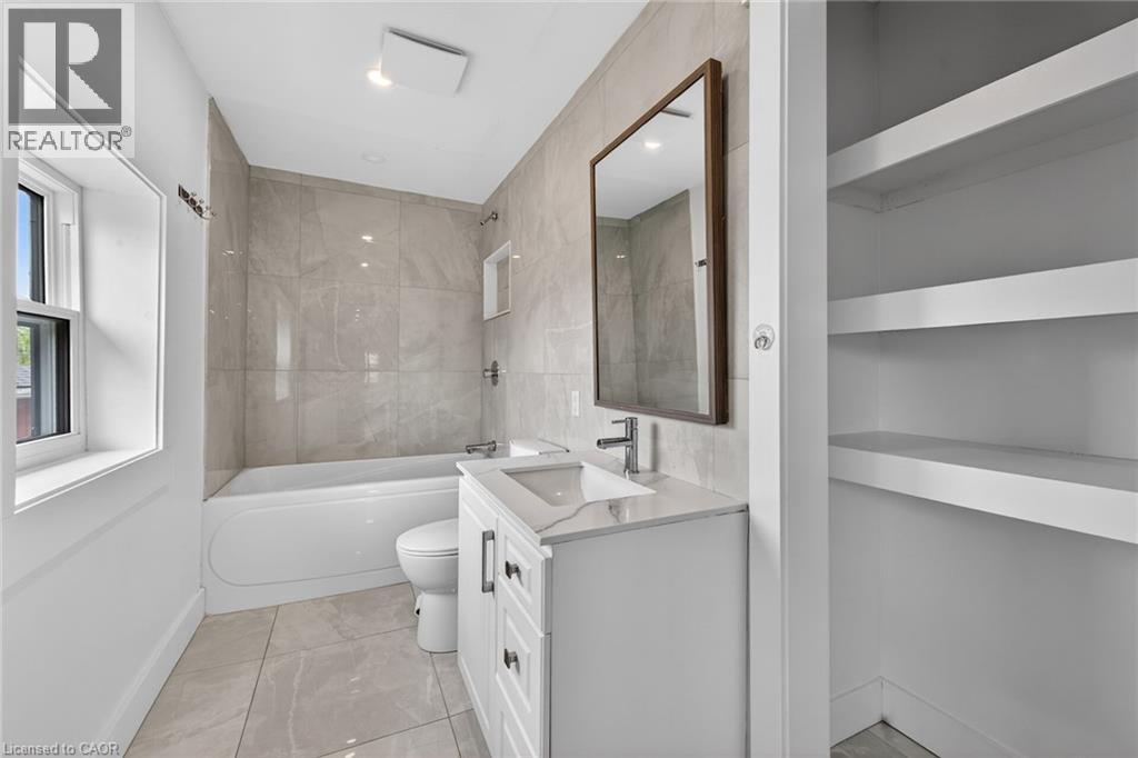 27 Cayuga Street N Property Photo 23
