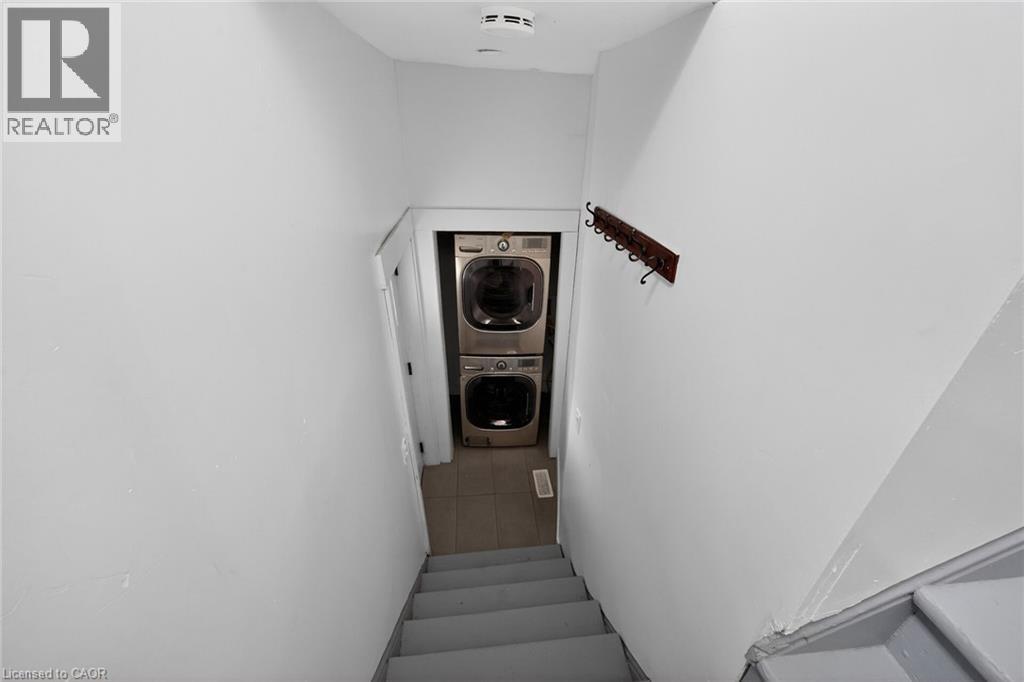 27 Cayuga Street N Property Photo 24