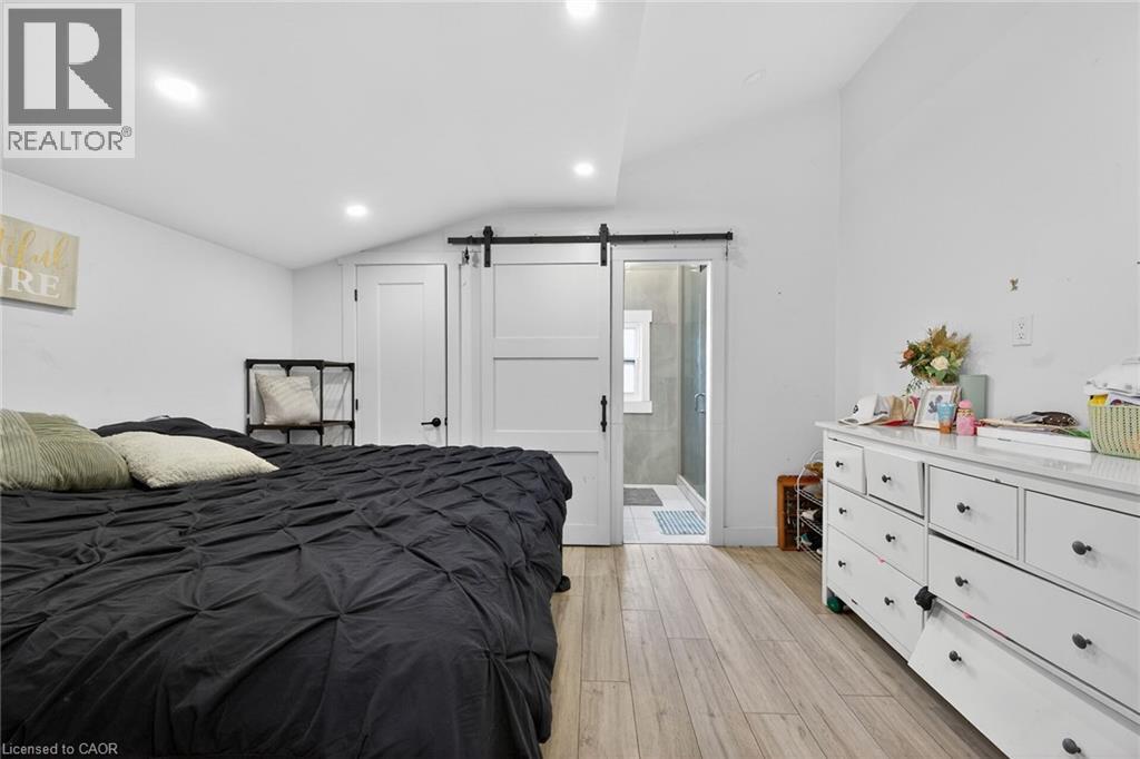 27 Cayuga Street N Property Photo 36
