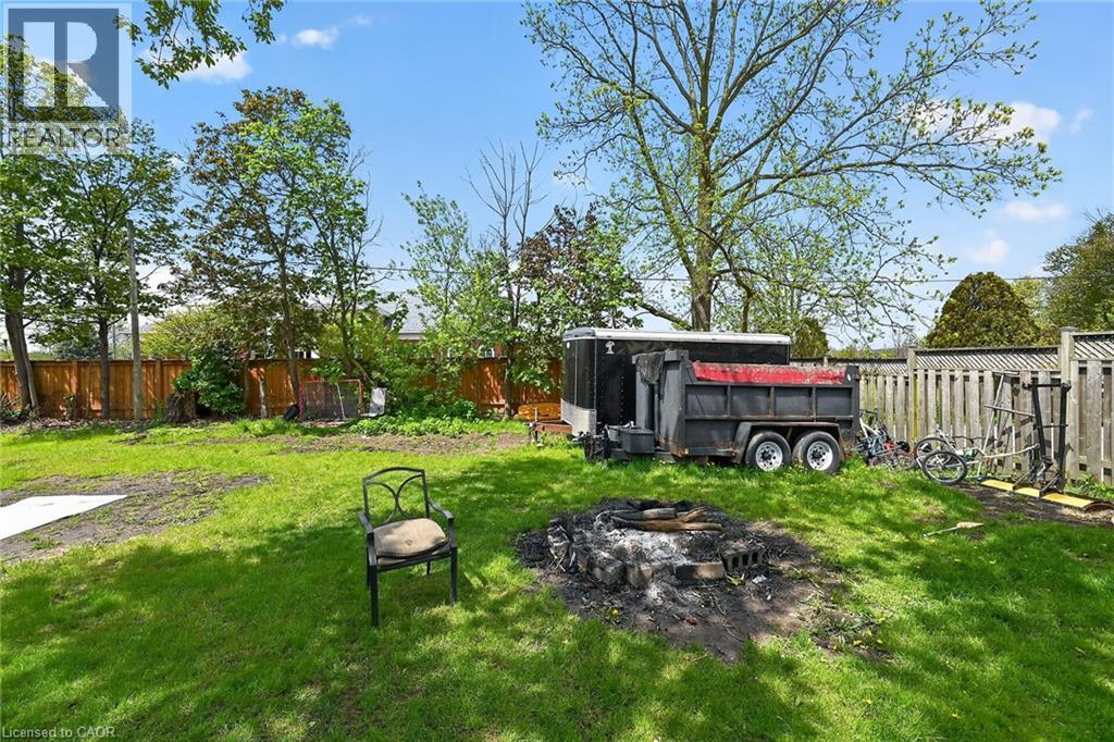 27 Cayuga Street N Property Photo 40
