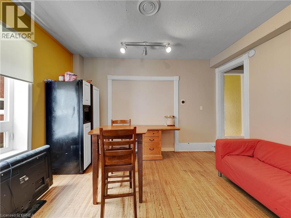 273-275 Brant Avenue Property Photo 16