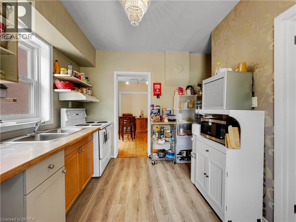 273-275 Brant Avenue Property Photo 20