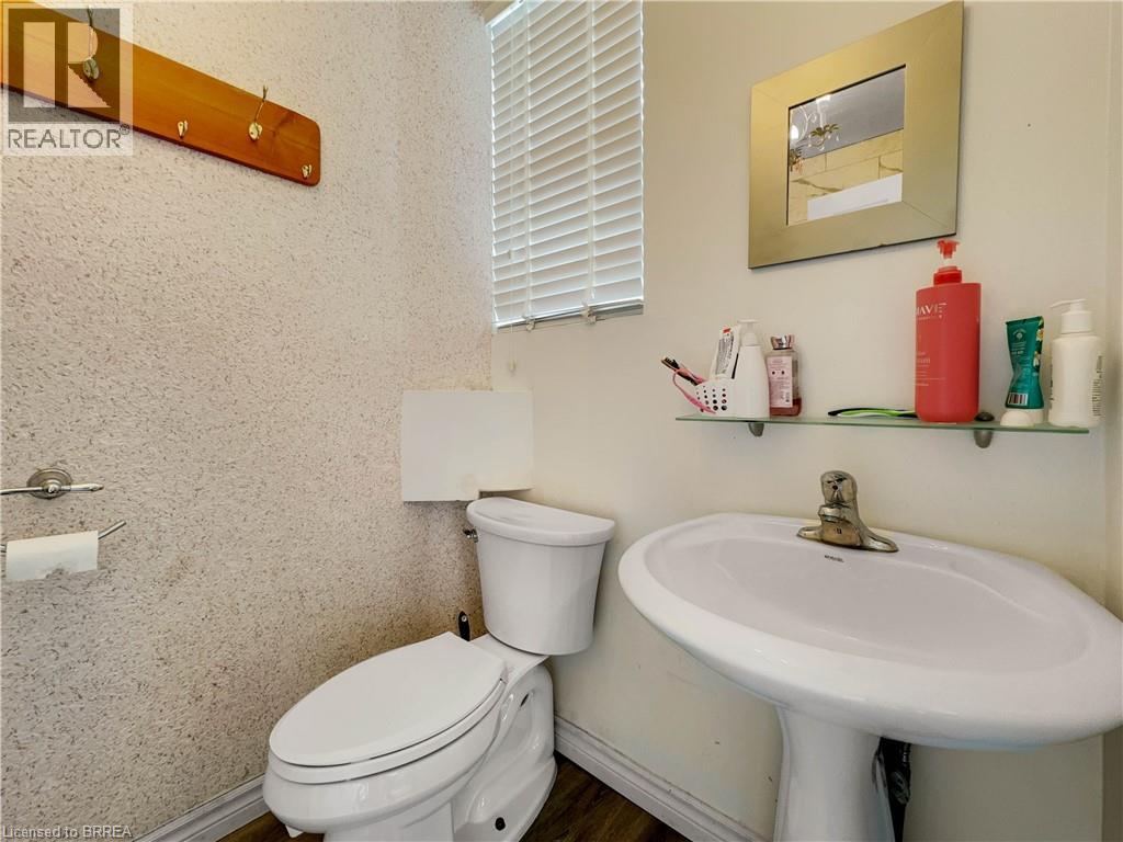 273-275 Brant Avenue Property Photo 28