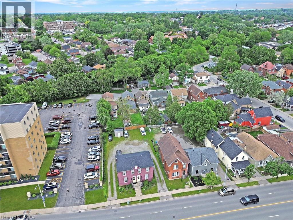 273-275 Brant Avenue Property Photo 35