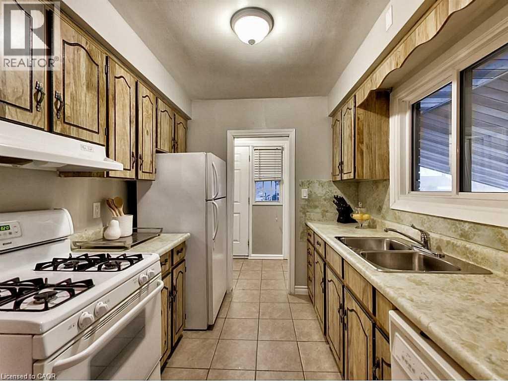 96 Manning Avenue Property Photo 7