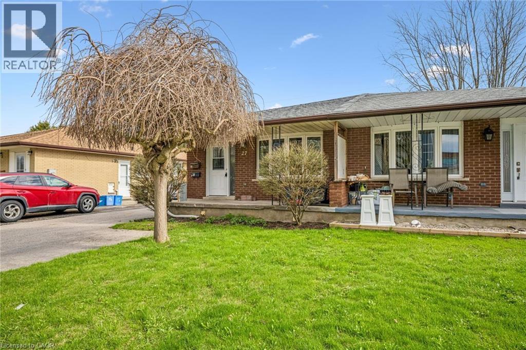 27 Vicmount Drive Property Photo 2