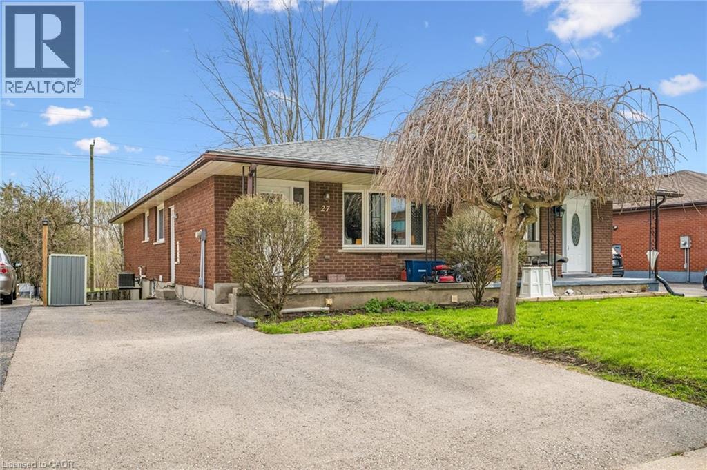 27 Vicmount Drive Property Photo 3