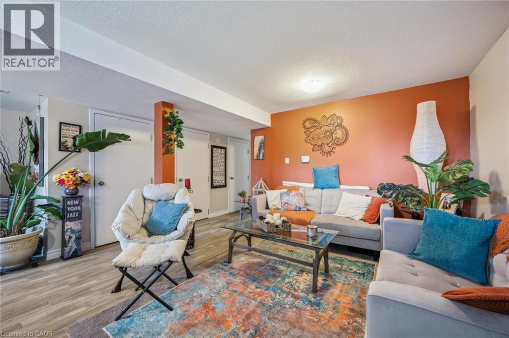 27 Vicmount Drive Property Photo 25