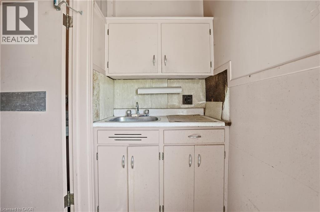50-52 & 54 Park Road N Property Photo 14