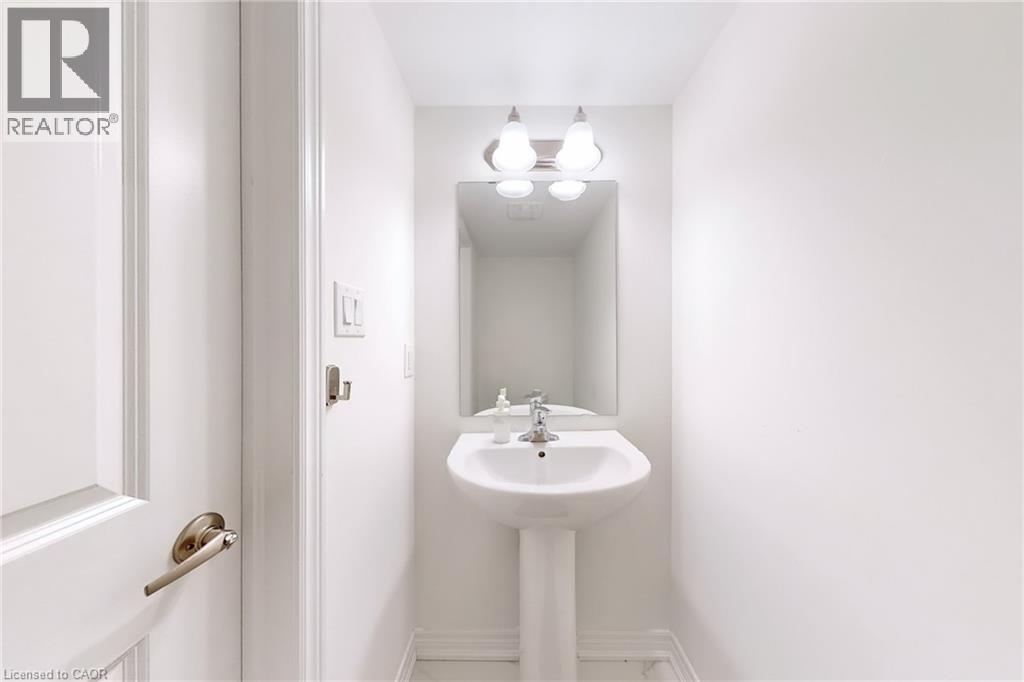 2 Reid Avenue N Property Photo 4