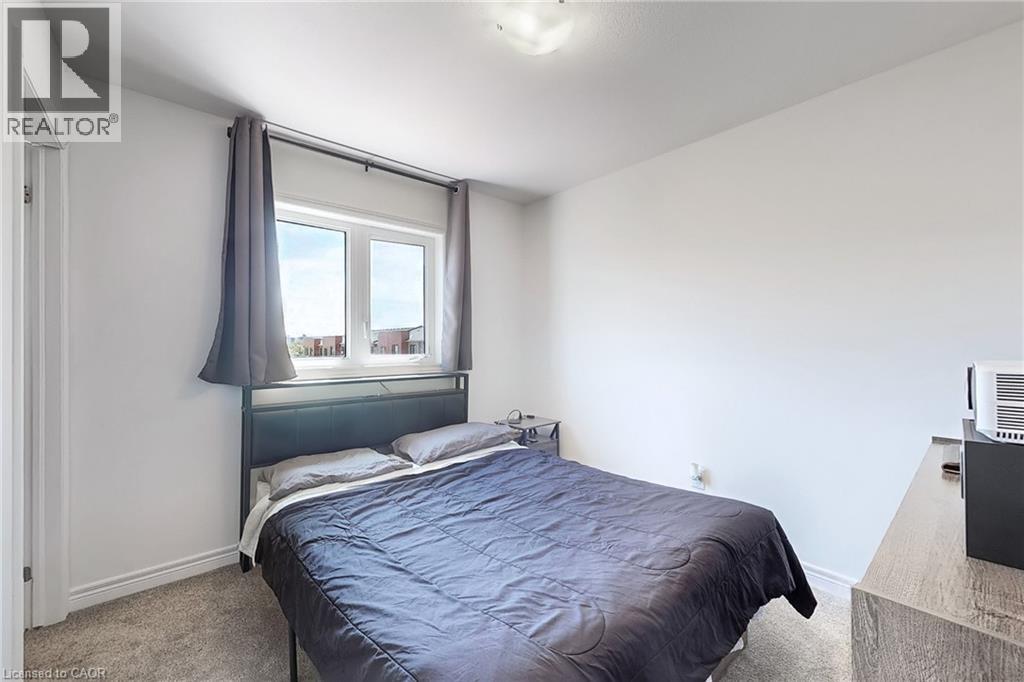 2 Reid Avenue N Property Photo 14