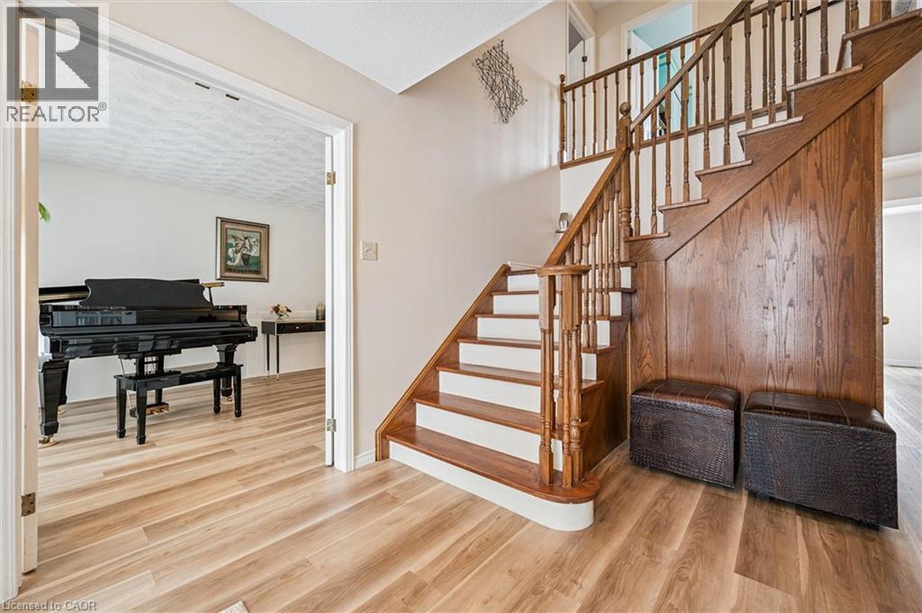 488 Heather Hill Place Property Photo 6