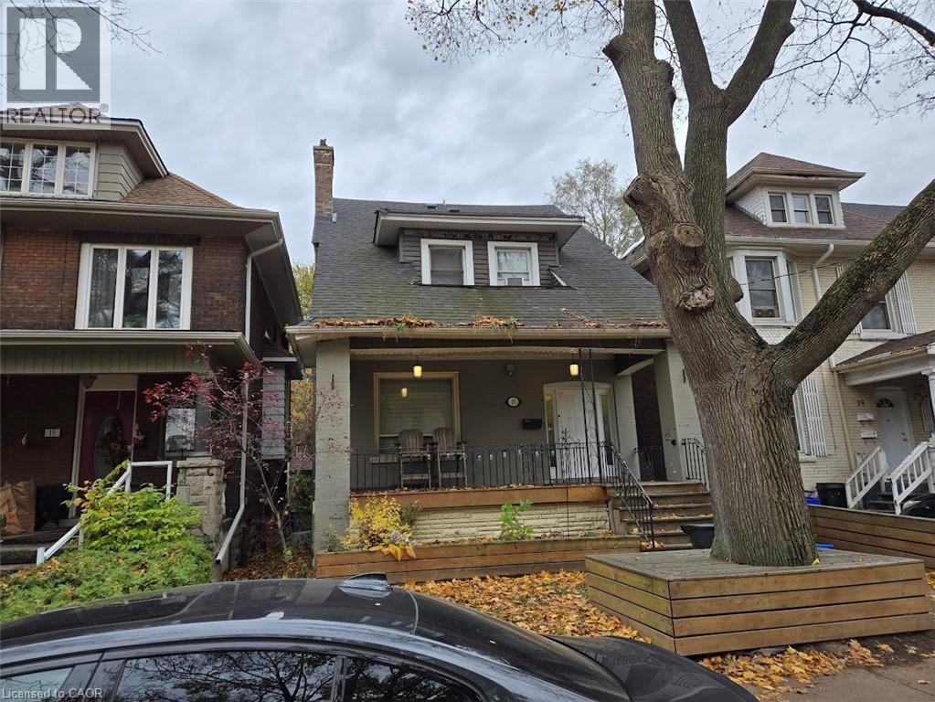 17 Fairleigh Avenue S Property Photo 1