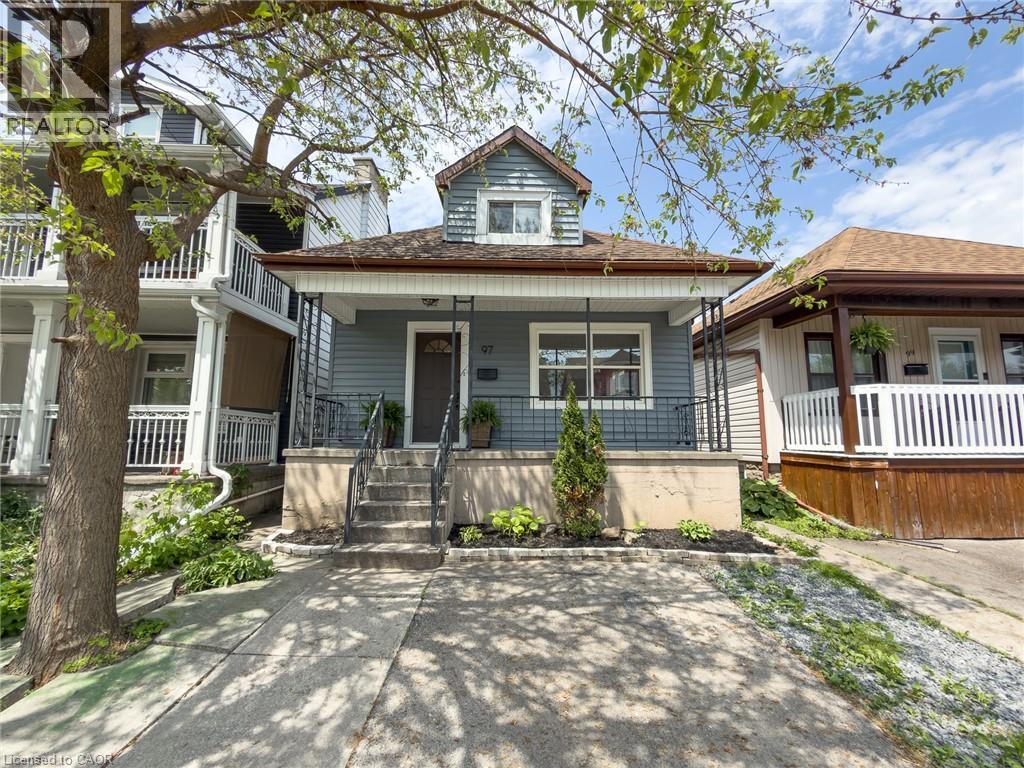 97 Crosthwaite Avenue N Property Photo 4