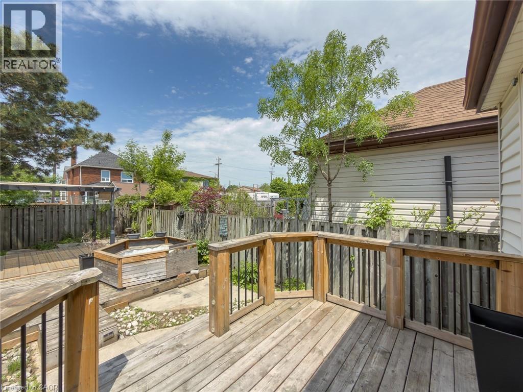 97 Crosthwaite Avenue N Property Photo 32