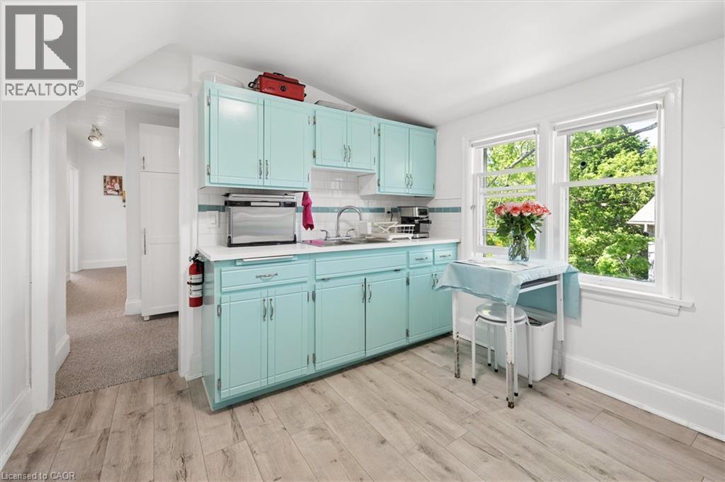149 Young Street Property Photo 40
