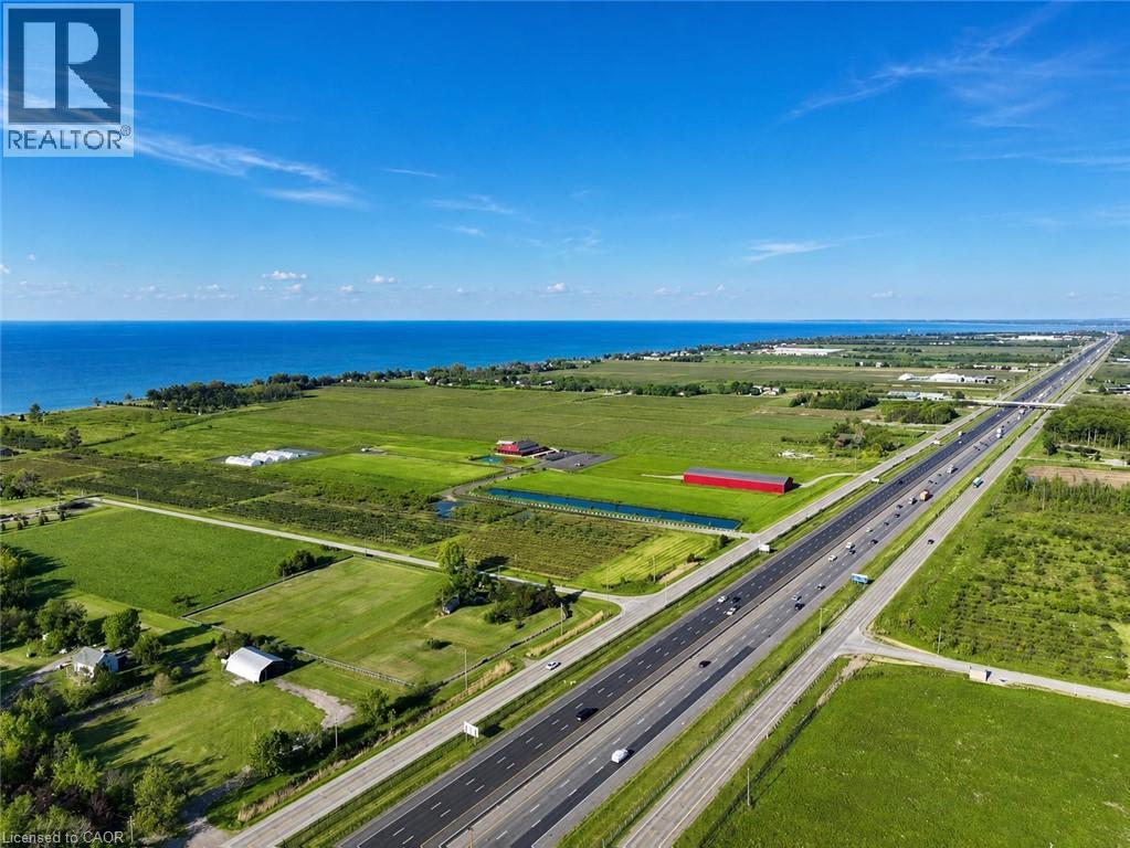4581 Service Road N Property Photo 3