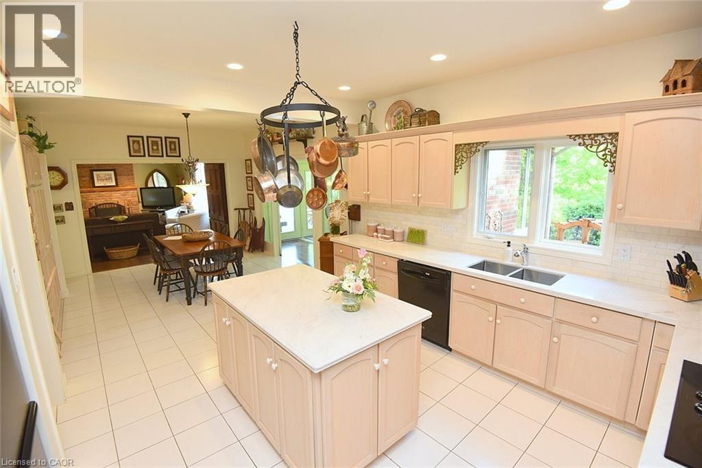 712 Robson Road Property Photo 12