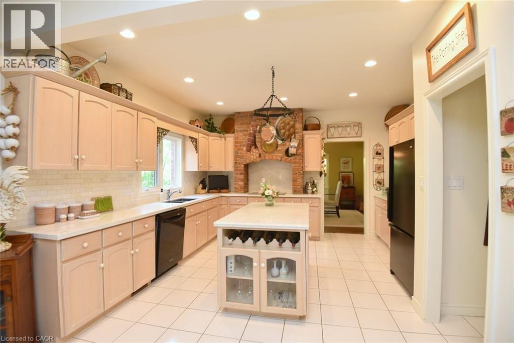712 Robson Road Property Photo 14
